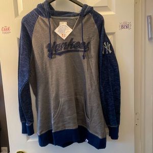 WOMANS GENUINE MLB MERCHANDISE (Major League) YANKEES HOODIE (Size XLarge 14-16)
